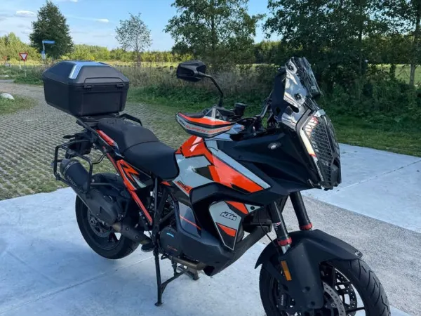 2023 KTM 1290 Super Adventure S 2023,laag in km, Rijk uitgerust! - €16,500 · Bidding (1/1)