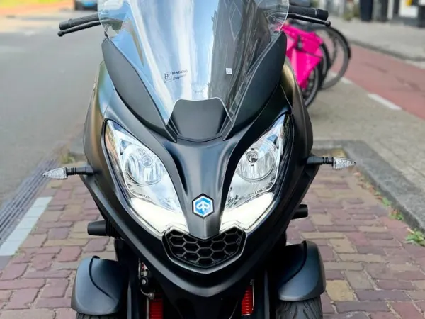 2022 Piaggio MP3 300 HPE Sport-Slechts 2000 km! - Bieden (1/1)