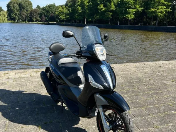 2013 Piaggio Beverly 350 - €2,100 · Bidding (1/1)
