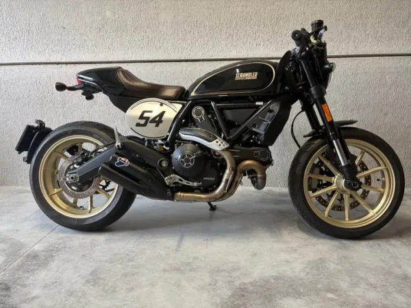 Year unknown Ducati Scrambler 800 Café Racer — 2019 | 9.500 km Origineel - €6,750 · Bidding (1/1)