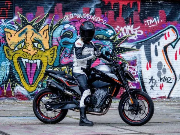 2018 KTM Duke 790 L 2018 - € 3.750 · Bieden (1/1)