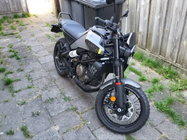2025 Husqvarna Svartpilen 401-Zo Goed als nieuw! - € 4.500 · Bieden (1/1)