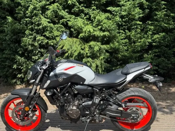 2020 Yamaha MT-07 - € 5.399 · Bieden (1/1)