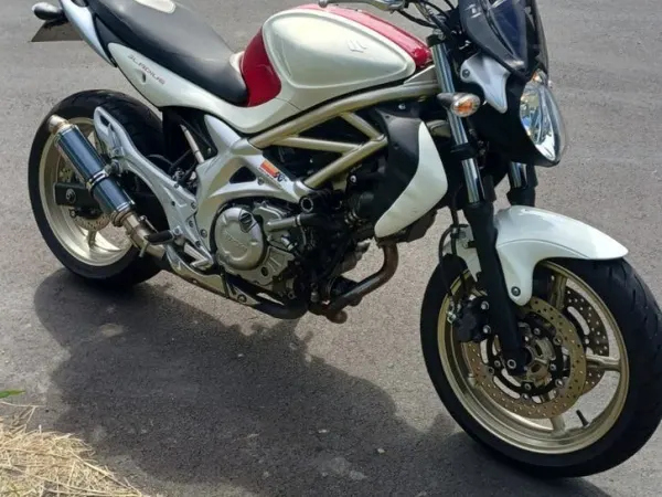 2009 Suzuki sfv 650 Gladius - €3,750 · Bidding (1/1)