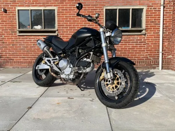 Year unknown Ducati Monster 900 I.E Dark 2001 - €2,500 · Bidding (1/1)