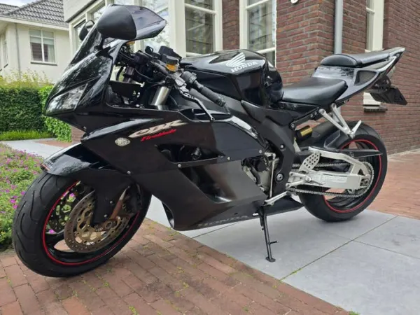 2006 Honda CBR 1000 RR Fireblade - €5,500 (1/1)