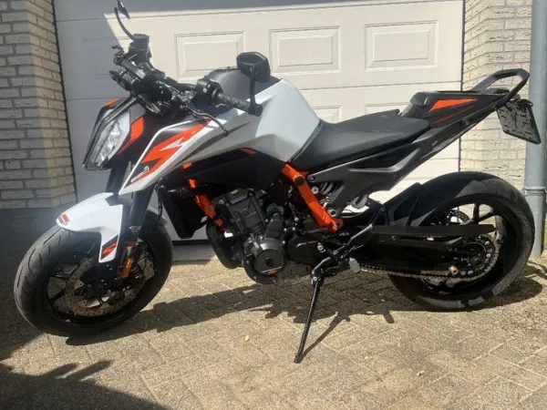 2020 KTM 890 Duke R, Tech Pack, Vol Akrapovič, Dealeronderhouden - €9,250 · Bidding (1/1)