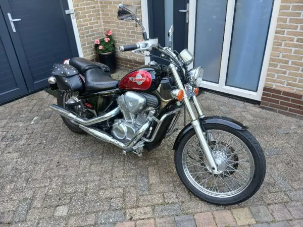 1997 Honda Shadow vt 600. C. 1997 - Bieden (1/1)
