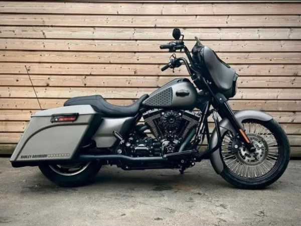 2010 Harley-Davidson Street Glide - €14,500 · Bidding (1/1)