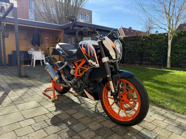 2016 KTM 390 Duke - € 3.450 (1/1)