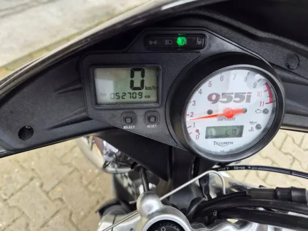 Bouwjaar onbekend Triumph Speed Triple 955i Zwart 52709km bj 2003 - € 2.500 · Bieden (1/1)