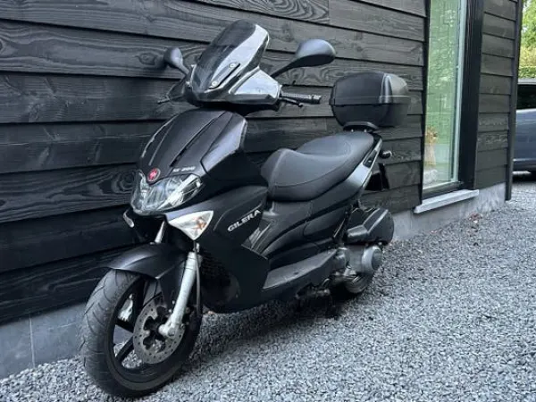2010 Gilera Runner ST 200-Bouwjaar 2010 - €1,950 (1/1)