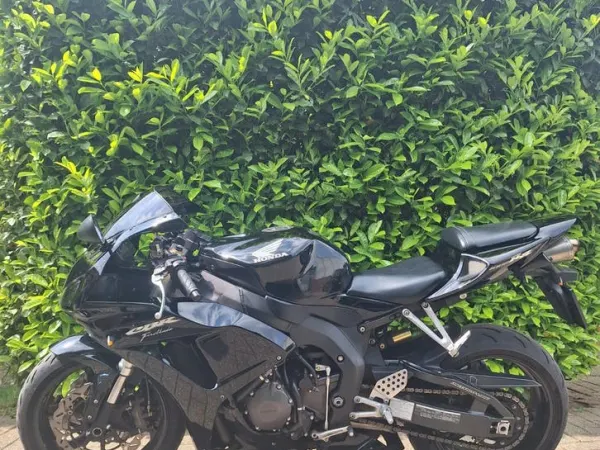 2006 Honda CBR 1000 RR Fireblade - €5,999 · Bidding (1/1)