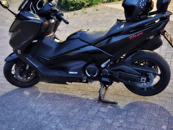 2018 Yamaha Tmax DX 2018 Full Black Akrapovic + Malossi - € 7.700 · Bieden (1/1)
