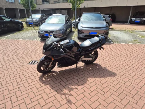 1995 Suzuki RF 900 R - € 900 · Bieden (1/1)