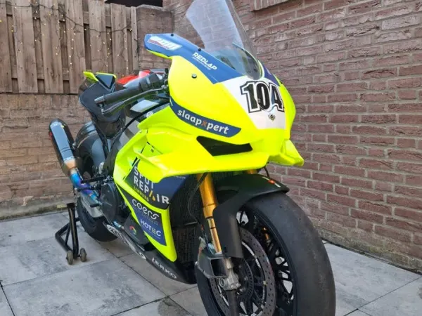 2025 Aprilia RSV4 - € 23.000 · Bieden (1/1)