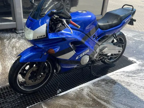 Bouwjaar onbekend Honda CBR 600 F - € 1.200 · Bieden (1/1)