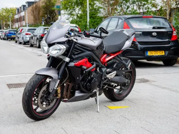 2015 Triumph Street Triple R - €5,200 · Bidding (1/1)