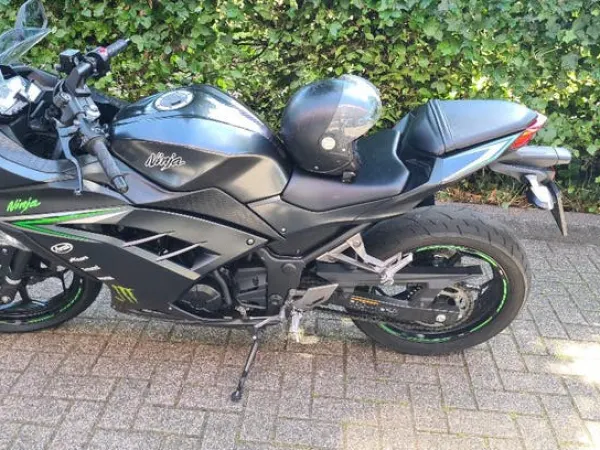 2018 Kawasaki Ninja 300 - € 4.450 · Bieden (1/1)