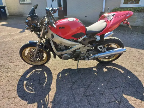 1998 Kawasaki ZZR 600 - €2,500 (1/1)