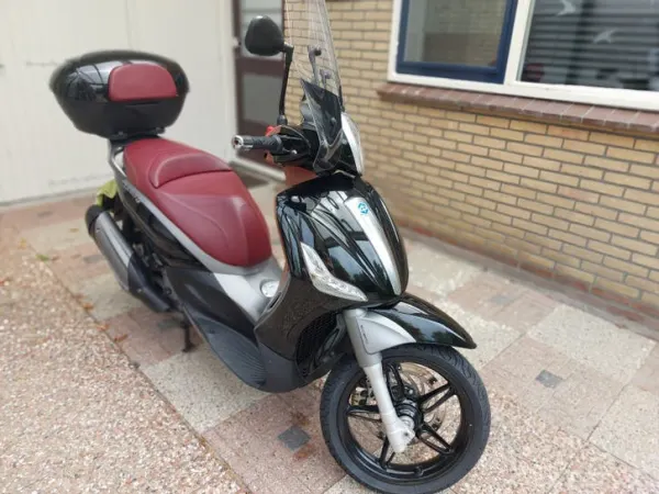 2012 Piaggio Beverly 350 - €2,900 · Bidding (1/1)