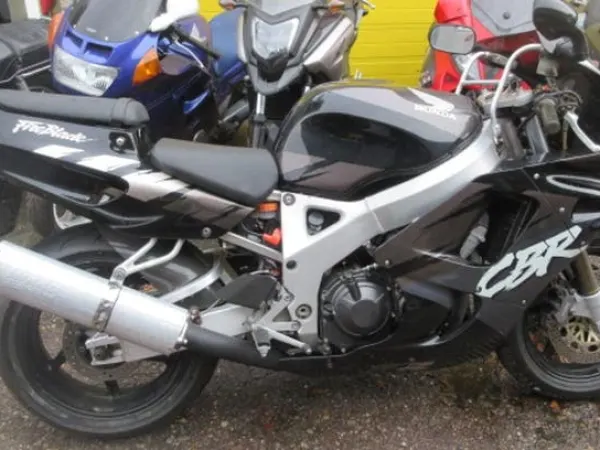Bouwjaar onbekend Honda CBR 900 RR Fireblade (bj 1992) - € 5.900 · Bieden (1/1)