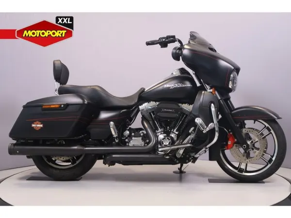 2016 Harley-Davidson Street Glide - €17,990 · Bidding (1/1)