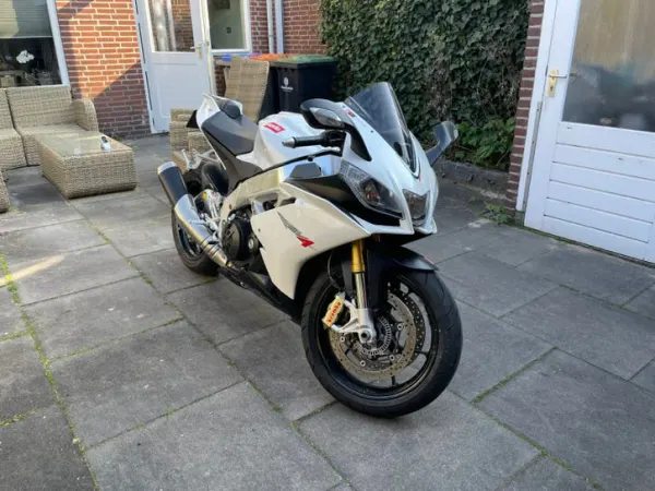 2011 Aprilia RSV4 - € 7.250 (1/1)