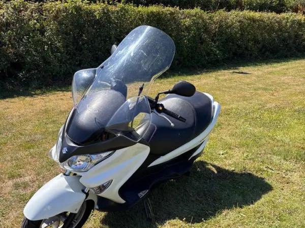 2014 Suzuki Burgman 200 - € 1.700 · Bieden (1/1)