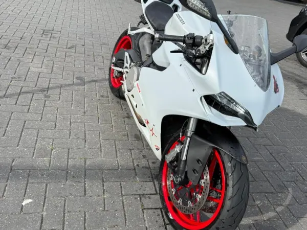 Year unknown Ducati 899 Panigale - €7,750 · Bidding (1/1)