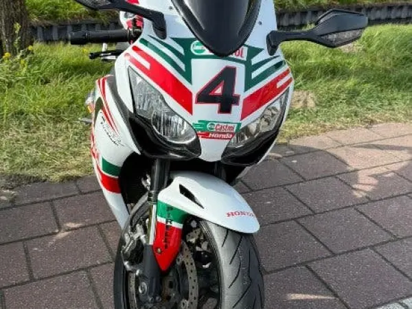 2008 Honda CBR 1000 RR Fireblade - €6,350 · Bidding (1/1)