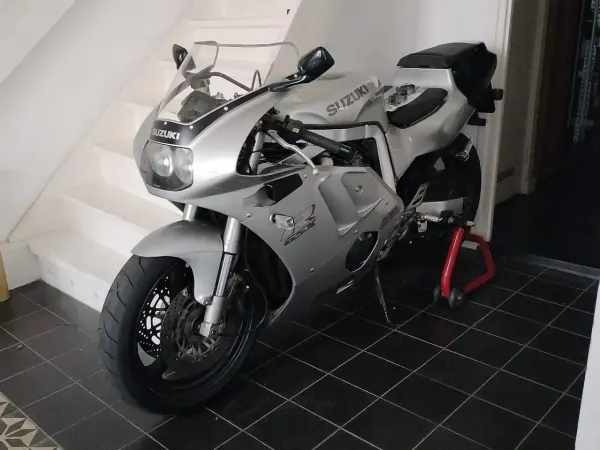 1990 Suzuki GSX-R 400 - € 4.500 (1/1)