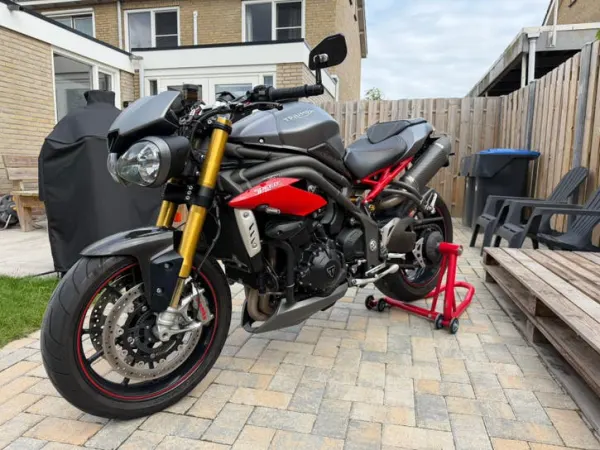 2017 Triumph Speed Triple R, Zeer Mooi en Lage km Stand - € 9.500 · Bieden (1/1)
