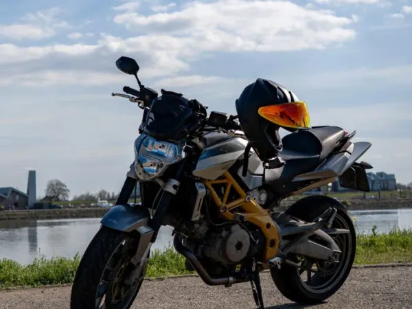 2008 Aprilia Shiver 750 - € 3.175 · Bieden (1/1)