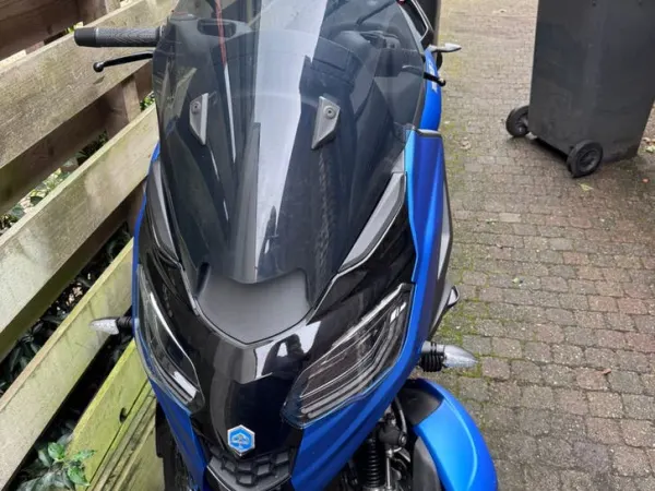 2025 Piaggio MP3 310 - €7,250 · Bidding (1/1)