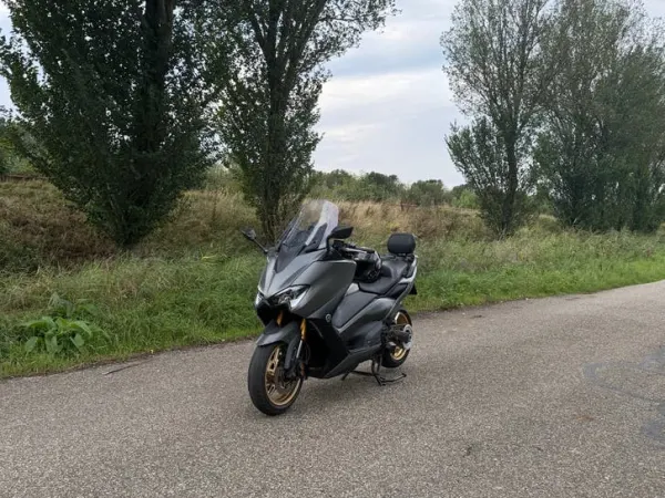 2021 Yamaha Tmax 560 - € 8.250 · Bieden (1/1)