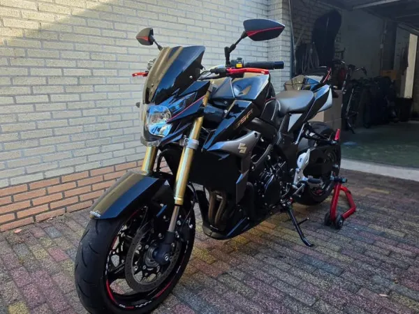 2012 Suzuki GSR 750 - € 4.999 · Bieden (1/1)