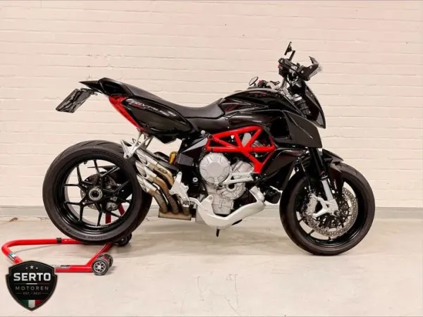 2016 MV Agusta Rivale 800 - € 7.400 · Bieden (1/1)