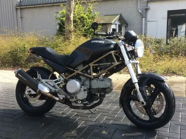 2002 Ducati Monster 600-Matzwart met Bronzen Frame - € 2.250 · Bieden (1/1)