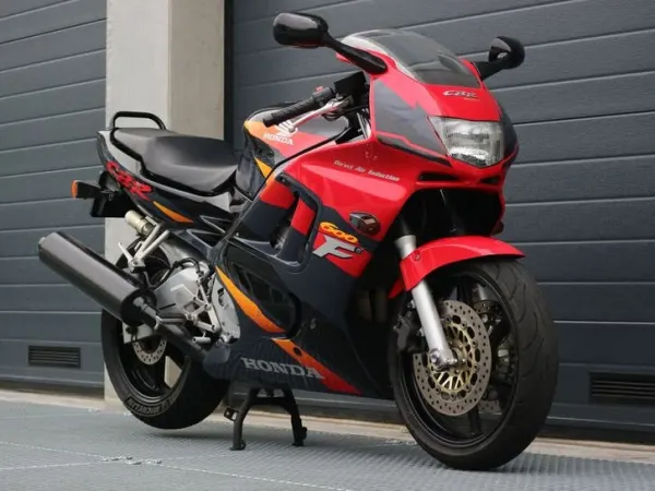 Bouwjaar onbekend Honda CBR 600 F A2 Mogelijk (bj 1995) 56,711 km - € 2.050 · Bieden (1/1)