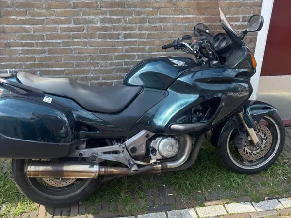 Bouwjaar onbekend Honda NT650V Deauville 2002 - € 900 · Bieden (1/1)