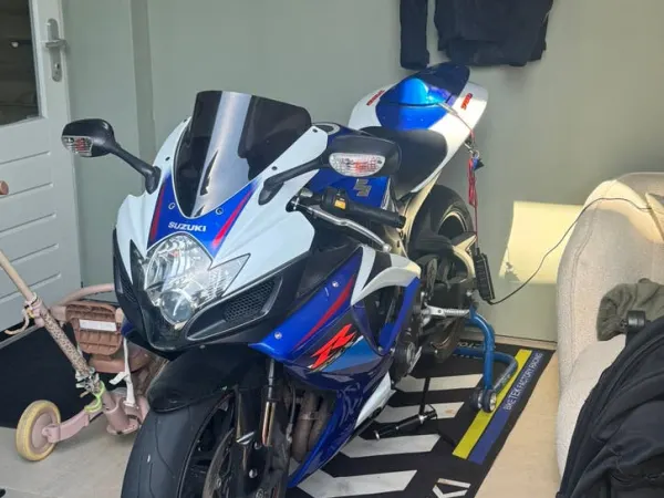 Bouwjaar onbekend Suzuki GSXR-750 35.500km bj 2006 - € 6.000 · Bieden (1/1)