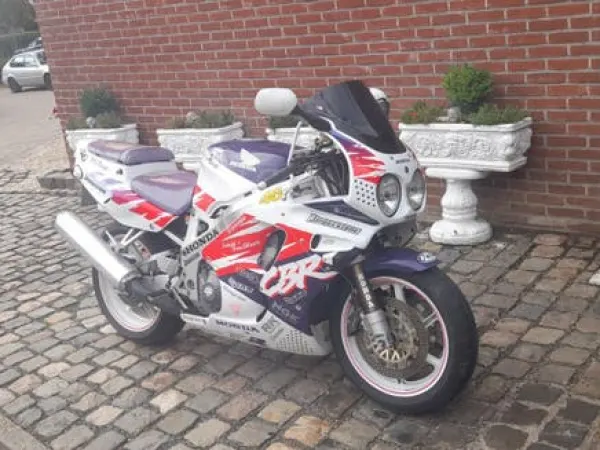 1993 Honda Fireblade sc28 1993 - € 5.500 (1/1)
