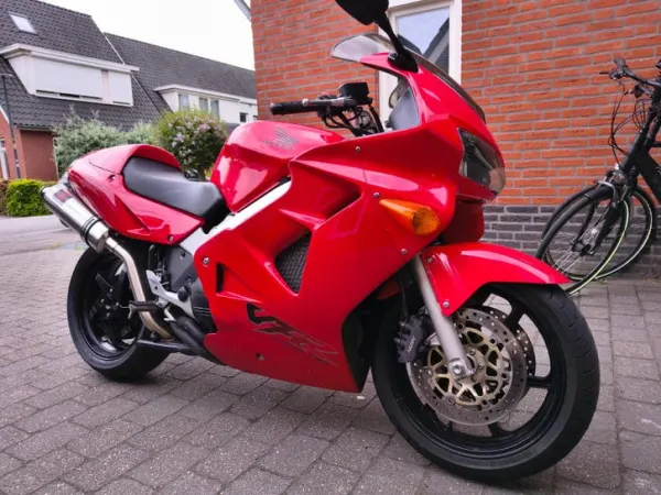 Bouwjaar onbekend Honda VFR - € 2.200 · Bieden (1/1)
