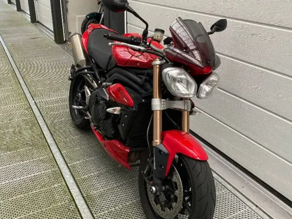 2012 Triumph Speed Triple 1050 - € 5.950 · Bieden (1/1)