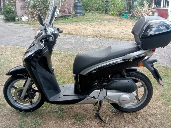 2009 Honda SH 150 - €1,700 · Bidding (1/1)