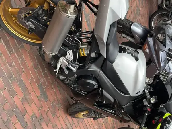 2002 Yamaha YZF-R1 - €1,500 (1/1)