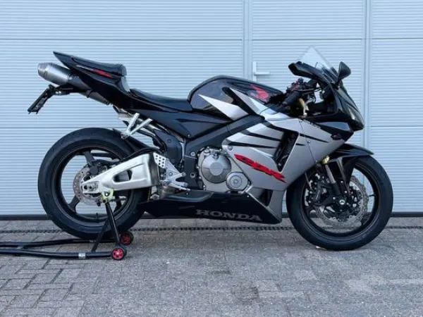 Bouwjaar onbekend Honda CBR 600 RR - € 6.600 · Bieden (1/1)