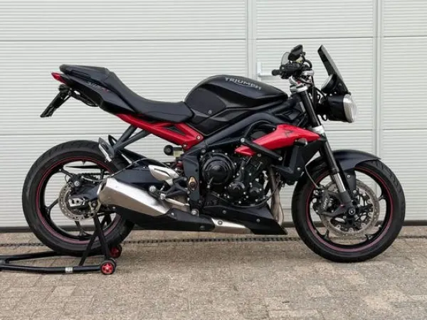 Year unknown Triumph Street Triple R | Dealer Ondhr. | Grntie | 35kw - €6,600 · Bidding (1/1)
