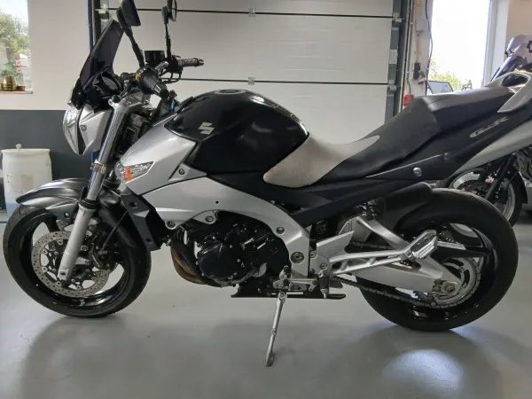 2006 Suzuki GSR 600 . 2006 . Super Netjes . Met Extra s . - € 2.795 (1/1)